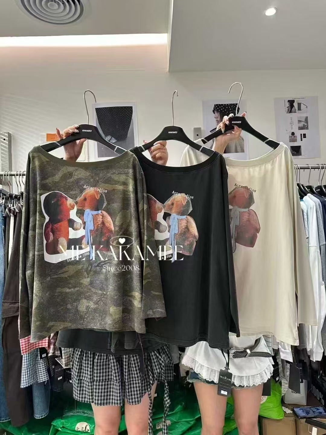 American retro spray-painted halterneck washed off-shoulder T-shirt